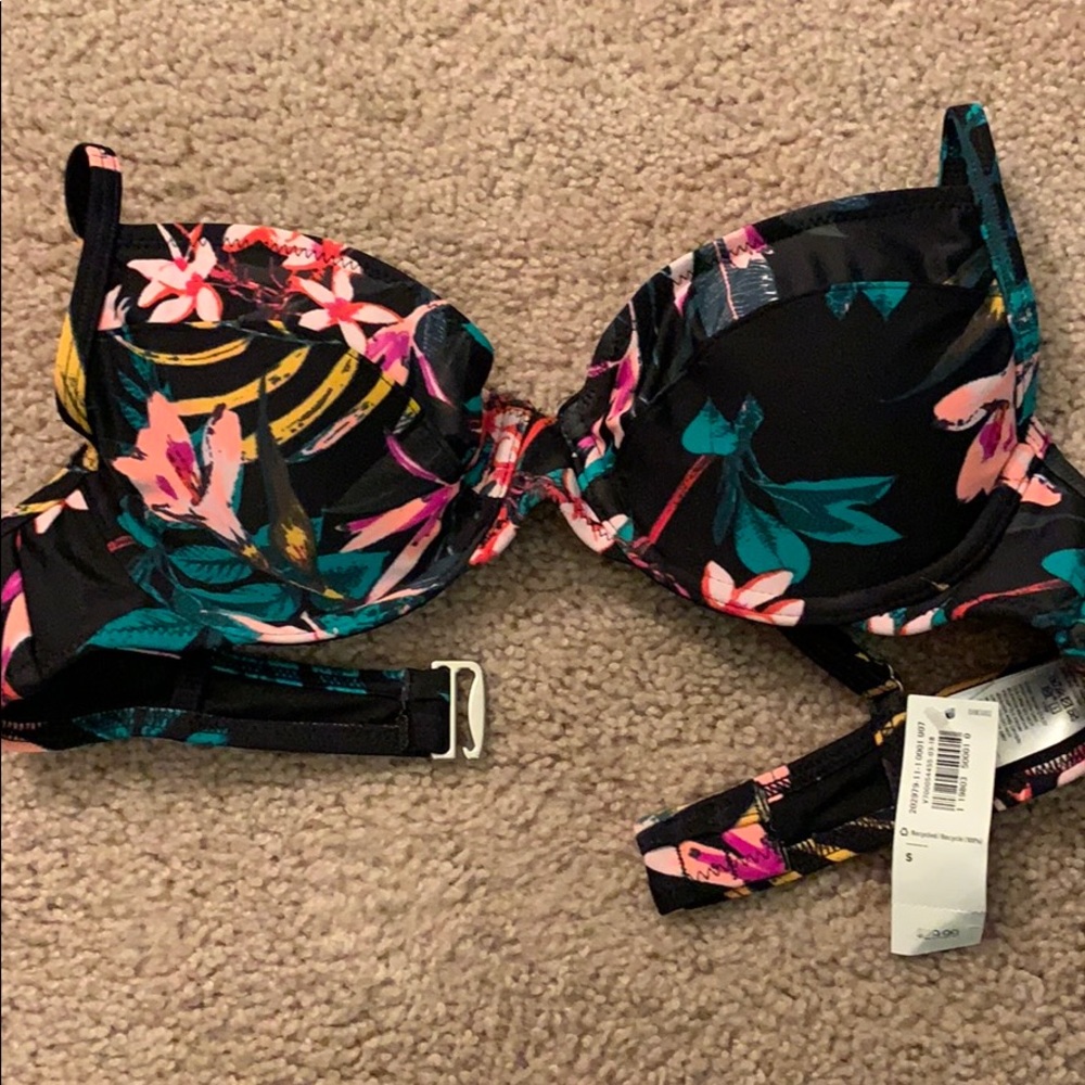 Brand New Old Navy Bikini Top (top only) - Picture 2 of 6